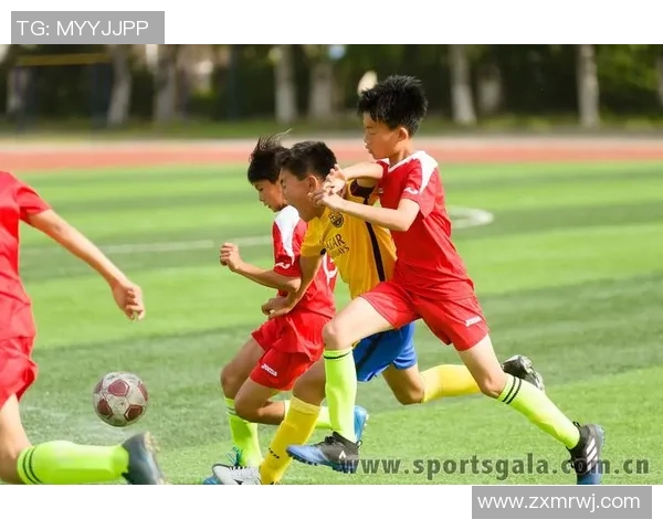 足球明星与小粉丝的温馨瞬间分享梦想与激情的美好时刻